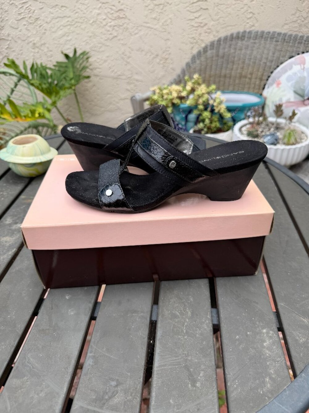 Bandolino Black Wedge Sandals Size 7.5M Patent Leather Strappy Slip On Comfort